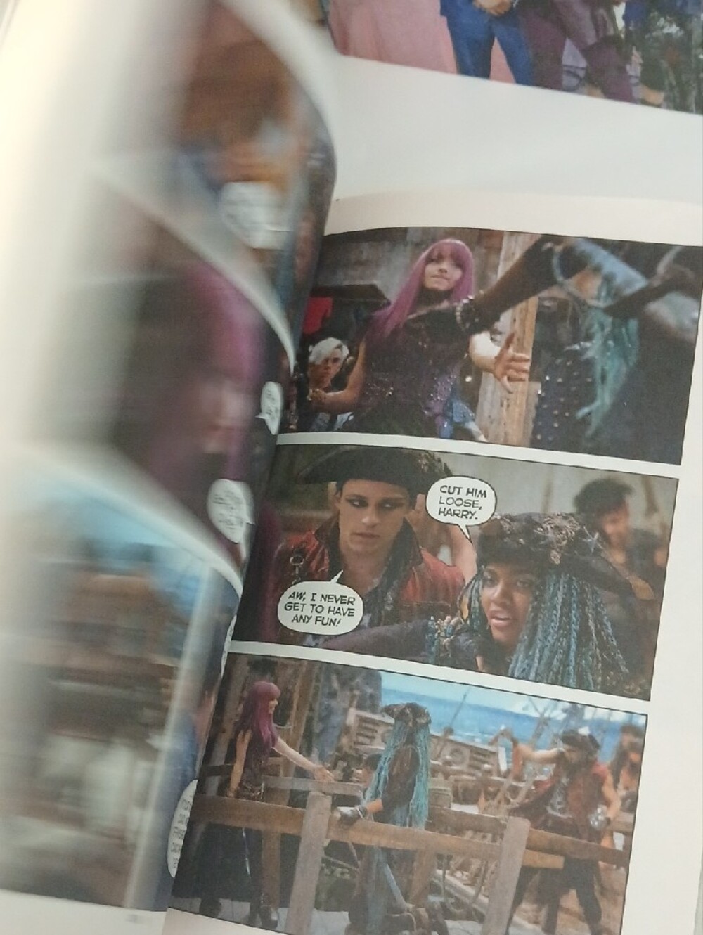Disney Descendants Book Set 1, 2 & 3 + Secrets Of Auradon Prep + Pictures! - Picture 5 of 11